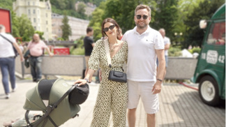 Romantika z kolonády: Elegantní Jitka Boho se sladila s kočárkem, Ornella Koktová randila po 11 letech s manželem