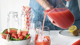 Pijte vodu, jezte vodu: 7 nejlepších hydratačních potravin, které v létě dodají potřebnou vláhu tělu