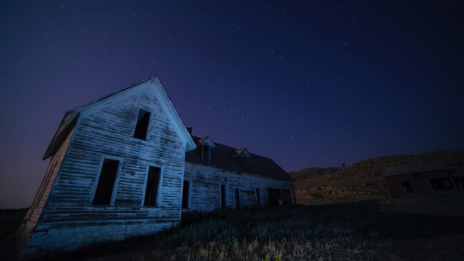 Jako z hororu: Za levitující děti, hejna much či mokré skvny na stěnách prý mohlo 200 démonů. Dům hrůzy už naštěstí zbourali