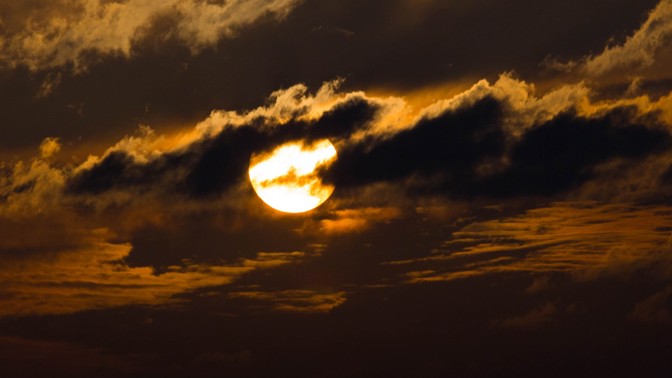 Bouřkový úplněk ve znamení Kozoroha přichází: Tri šťastná znamení zvěrokruhu mohou čekat skvělou zprávu