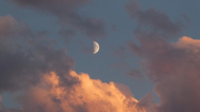 Srpnové novoluní ve znamení Lva: Vztahům přináší vášeň a špetku dominance, dejte si však pozor na utrácení