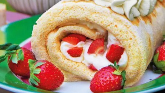 Jahodová roláda jako sen: Užijte si letní odpoledne s originálním dezertem