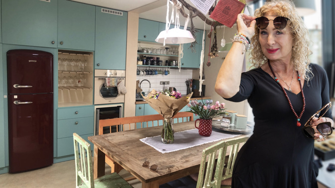 Navštívili jsme bydlení snů Světlany Nálepkové: Její domeček z lodních kontejnerů okouzlí originálním nábytkem i královským výhledem