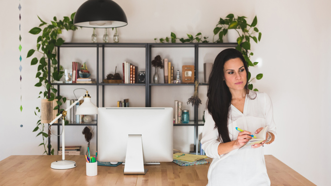 Čínský horoskop 2023: Co nás čeká v srpnu, měsíci kovové opice? Důležitý bude nácvik rutiny, ale i život s hlavou v oblacích a barvy duhy