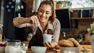 Snídaně podle horoskopu: Panna potřebuje skořici a med, Ryby nedají dopustit na chléb s paštikou