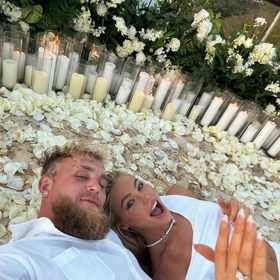 Jutta se raduje z olympijského úspěchu. Nedávno se zasnoubila s Jakem Paulem. 