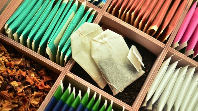 Mýt si ruce před přípravou čaje? Ještě důležitější než po použití toalety.