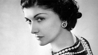 Využívala bohatství svých mužů.