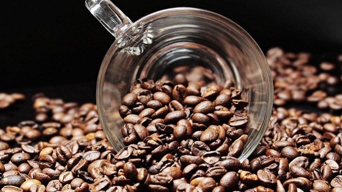 Kávě holdují miliony lidí po celém světě.