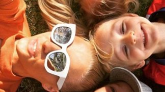 Každý rodič svoje dítě miluje a udělal by pro něj cokoliv na světě. Jenže velmi často se při výchově dopouští fatálních chyb, kterými svému dítěti ubližuje.