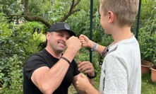 Tatínek tří dětí zemřel po nešťastném pádu v Alpách. Kamarádi pro Tomášovu rodinu uspořádali sbírku 