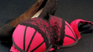 Pnutí prsou před menstruací je velice nepříjemné