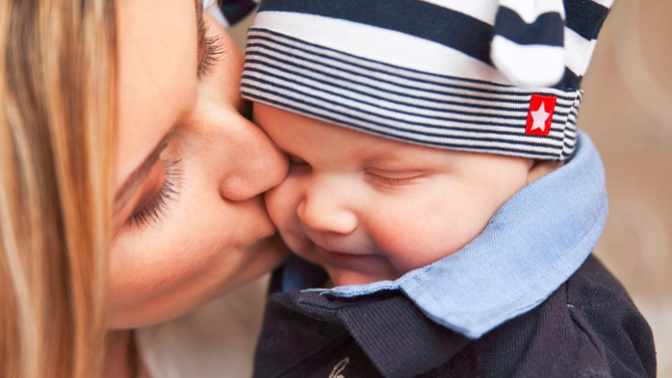 Dříve ženy rodily první dítě už v 18 letech a nikdo se nad tím nepozastavoval.