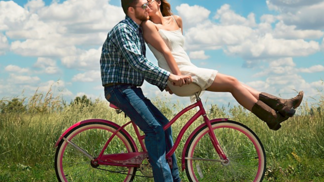 Když jste s vaším miláčkem krátce, hormony pracují na plné obrátky a máte nasazené růžové brýle.