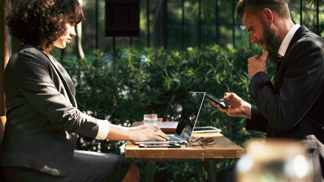 Sexy kolegyni vašeho miláčka prostě nemáte rády.