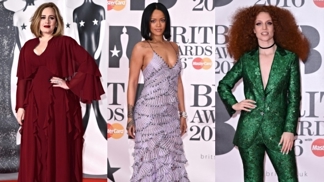 Adele šokovala jinou barvou róby než černou i bohémským stylem.