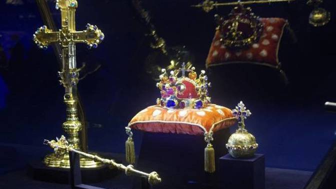 Korunovační klenoty dlouho provází hrozivá kletba