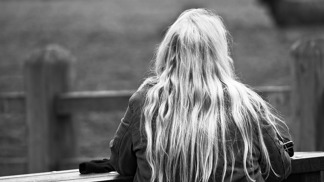 Maštění vlasů trápí mnoho lidí. Na vině může být i špatná životospráva