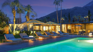 Hvězda filmu Revenant Leonardo DiCaprio si na svém pozemku dopřává lázně, saunu i plavání ve vyhřívaném bazénu.