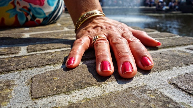 Zbavit se kousání nehtů chce pevnou vůli