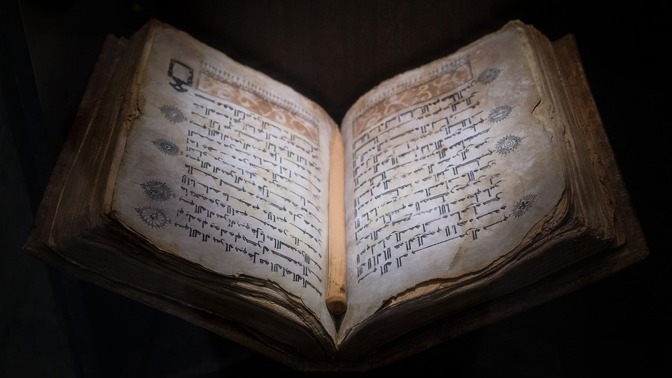 Rozlouskneme někdy toto staré tajemství a dozvíme se obsah této záhadné knihy?