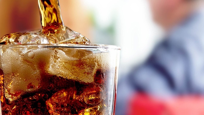 Připomíná vám barva koly zubní kaz? Popřemýšlejte nad tím...