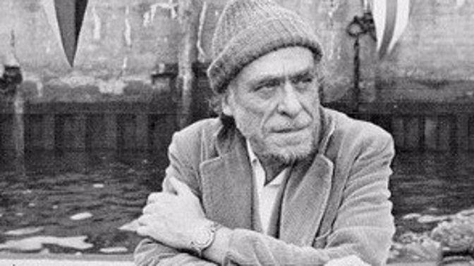 Charles Bukowski proslul svým vulgárnějším humorem a stylem psaní. I tak je dodnes považován za velkého a schopného autora