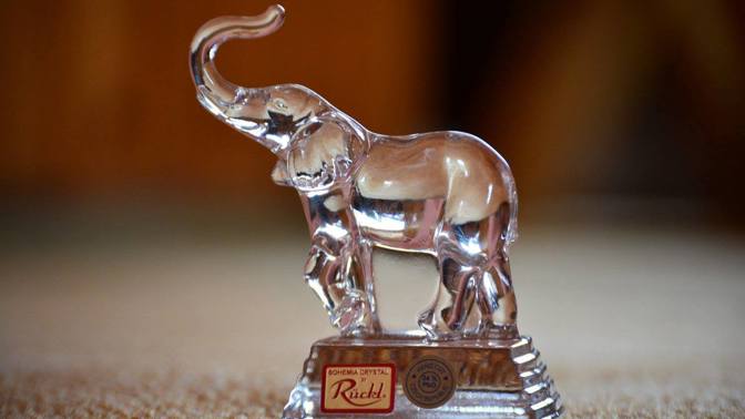 Rücklové jsou velice starou sklářskou rodinou. Sklo se pod jejich jménem dodnes vyrábí