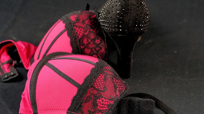 podprsenka, podpatky