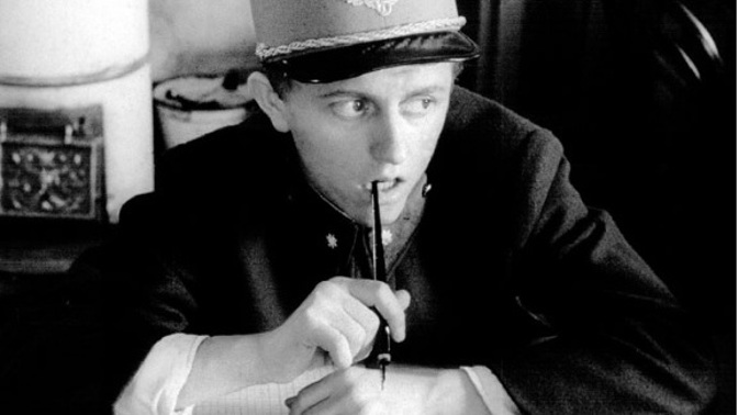 Ostře sledované vlaky se nelíbily tehdejšímu režimu, a tak je čekal trezor. Přitom tento film vyhrál nejprestižnější filmovou cenu Oscar