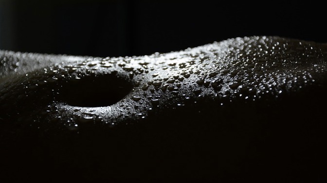 Pocení je klasický lidský jev, který žádný deodorant nezabrání