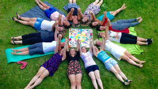 Na teambuldingu se budují vztahy.