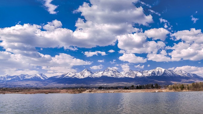 Pokud se letos chystáte na dovolenou autem a nechcete strávit nekonečné hodiny cestou, je Slovensko tou pravou volbou!