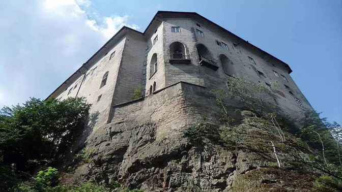 Ta nejznámější je o odsouzenci na smrt a švédském zlotřilci Orontovi.