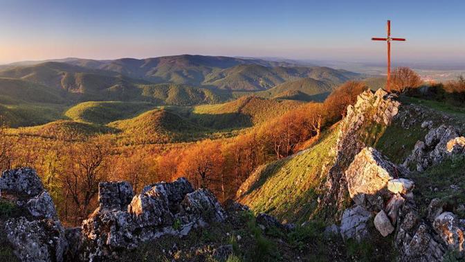 Nevíte, kam na zahraniční dovolenou? Malé Karpaty na Slovensku vás nadchnou čistým ovzduším i vinařským folklórem.