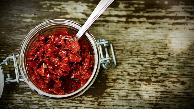 Naložená rajčata v oleji si zamilujete