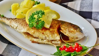 Ryby grilujte rovnou s citronem.