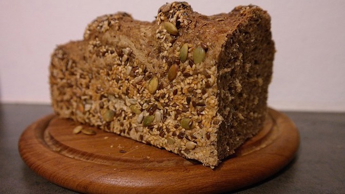 Slunečnicová i jiná semínka se na chléb velmi hodí