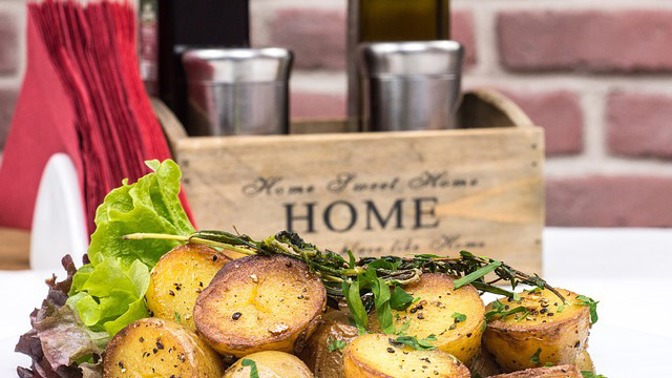 Americké brambory patří mezi oblíbené přílohy.