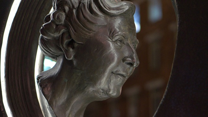 Agatha Christie občas používala pseudonym Mary Westmacott.