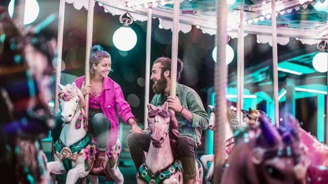 Na kolotoči může být zábava. Ne ale, pokud se tak bude cítit váš žaludek.