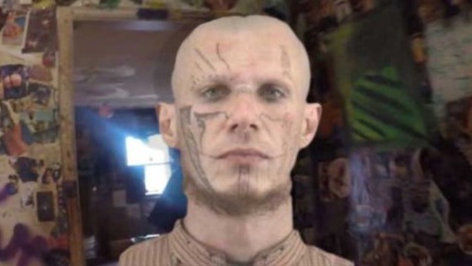 Sériový vrah a satanista si své oběti zahrabával na zahradě.