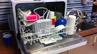 Nádobí je potřeba do myčky správně složit