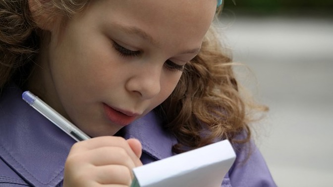 Přimějte školáka, aby vás informoval sám.