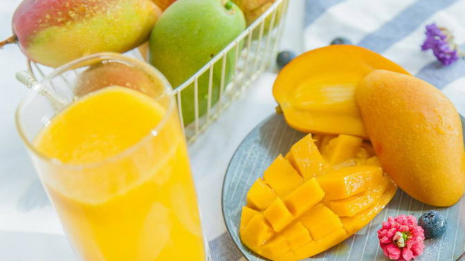 Mangové smoothie, energy drink