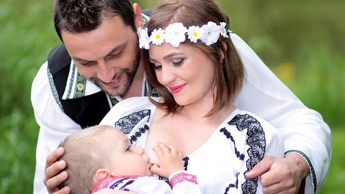 Kojení sbližuje maminku a dítě