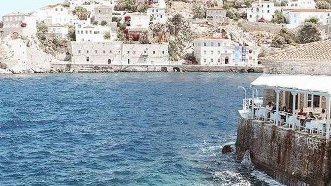 Řecko je oblíbenou dovolenkovou destinací a není se čemu divit.