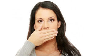 Zápach z úst není pro nikoho příjemný, tak s tím něco dělejte.