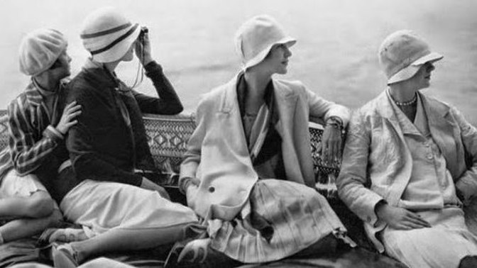 Každá žena si nechávala šít šaty na míru.