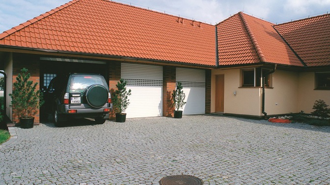 Ideální jsou rolovací vrata